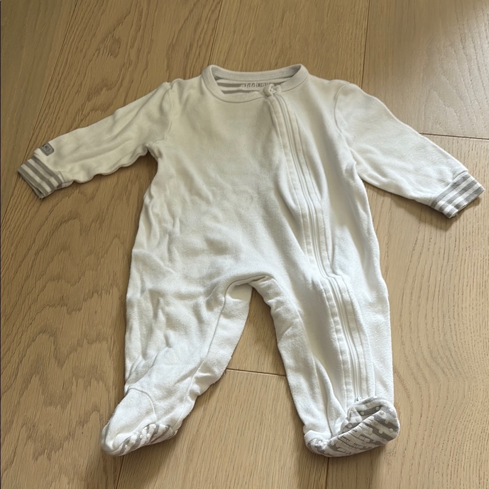 JUDDLIES White Baby Sleeper